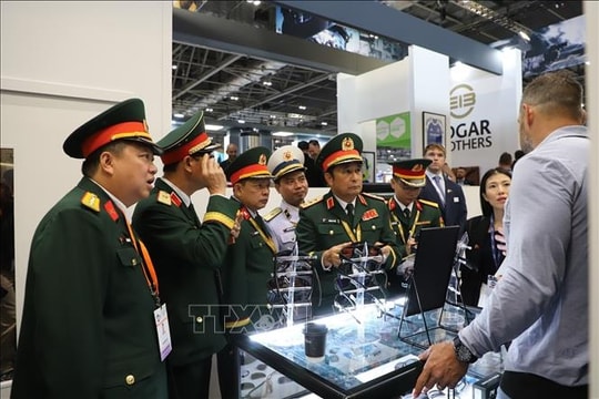 Việt Nam tham dự Triển lãm Quốc tế trang bị quốc phòng và an ninh 2025 tại Anh