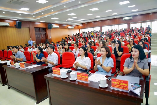 Nâng cao trình độ lý luận chính trị cho đội ngũ cán bộ, giáo viên phường Hồng Bàng