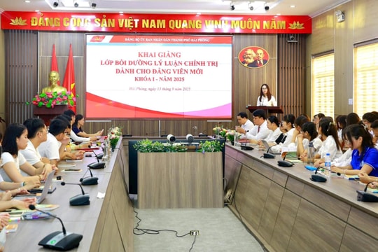 Nâng cao năng lực vận dụng lý luận chính trị cho đảng viên mới