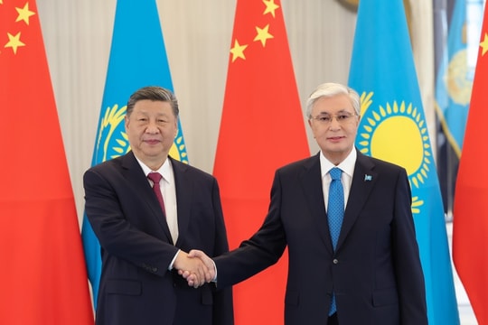 Kazakhstan tăng cường hợp tác với Trung Quốc, Liên minh châu Âu lo mất ảnh hưởng