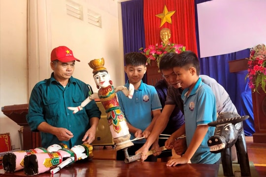 Trăn trở giữ hồn cốt di sản múa rối nước Nhân Hòa
