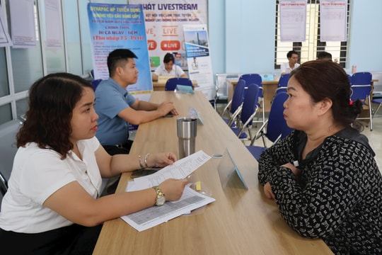 Lao động trung niên chật vật tìm việc làm