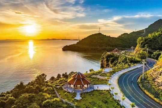 Vẻ đẹp bí ẩn thu hút du khách đến Cát Bà mùa thu đông