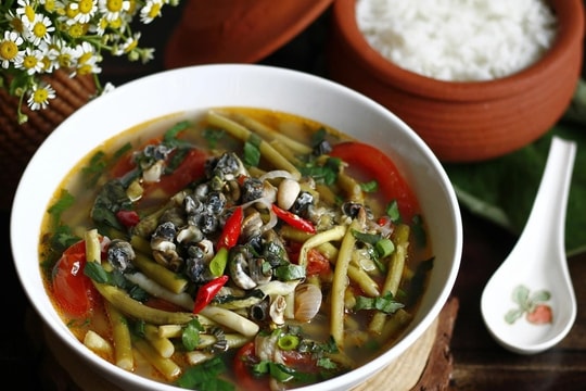 Canh bồng khoai nấu ốc