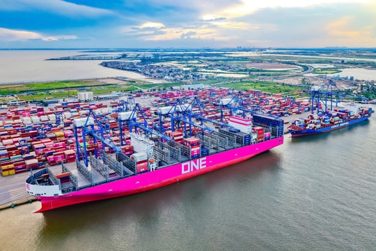 Cảng container quốc tế Tân Cảng Hải Phòng đón tàu lớn nhất từ trước đến nay