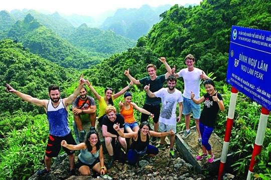 Trekking ở Vườn quốc gia Cát Bà