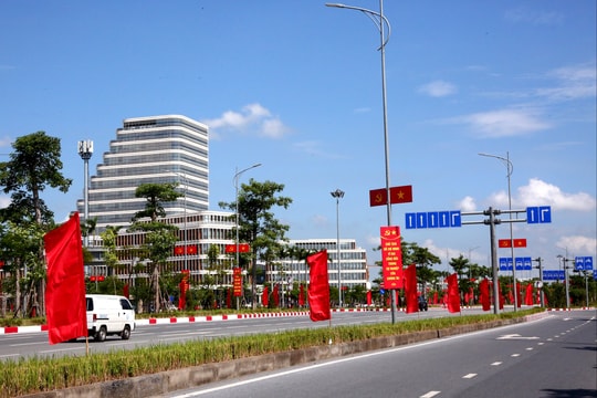 Thành phố Hải Phòng rực sắc đỏ chào mừng Đại hội