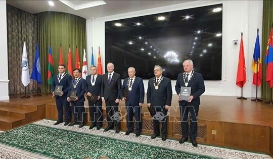 Nhà khoa học thứ hai của Việt Nam nhận bằng Viện sĩ Liên hiệp các viện hàn lâm khoa học thế giới