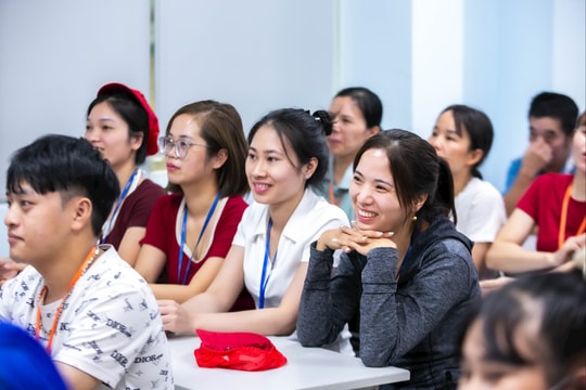 Tuyên truyền kiến thức về bảo hiểm xã hội cho công nhân Công ty TNHH May Tinh Lợi