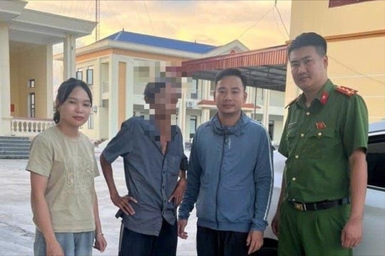 Công an xã Vĩnh Thuận giúp đỡ người đàn ông bị tâm thần trở về gia đình