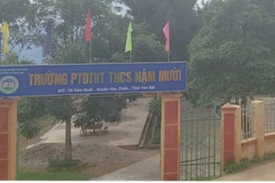 Trụ cổng trường đổ sập, 2 anh em ruột ở Lào Cai tử vong thương tâm
