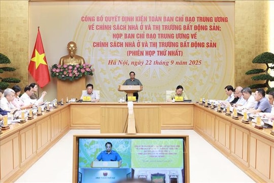 Thủ tướng Phạm Minh Chính: Phải trả lời được câu hỏi tại sao giá nhà chung cư lại cao và cao mãi