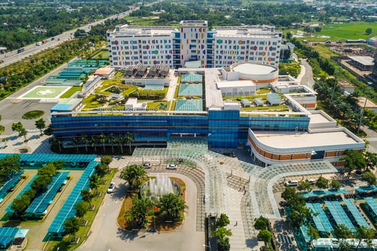 Bệnh nhi người Campuchia được bác sĩ Việt Nam cấp cứu kịp thời