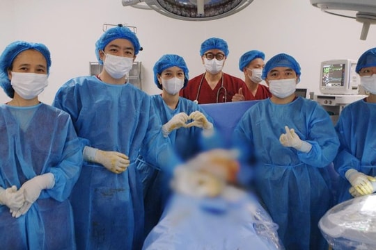 Can thiệp y khoa cứu thai nhi tràn dịch màng phổi