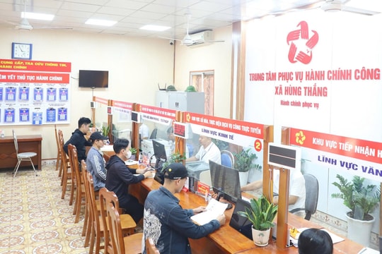 Xã Hùng Thắng trao Huy hiệu Đảng cho 35 đảng viên