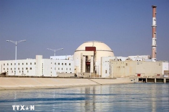 Nga và Iran ký biên bản ghi nhớ hợp tác xây nhà máy điện hạt nhân