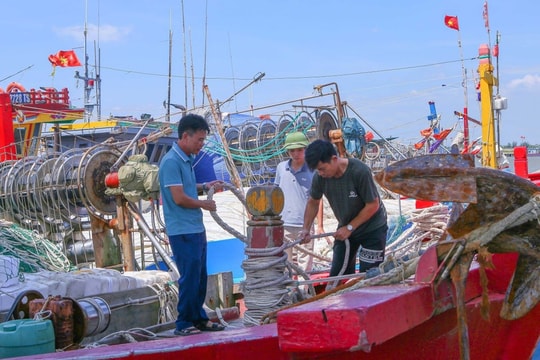 Việt Nam phối hợp với Trung Quốc, Philippines hỗ trợ tàu thuyền tránh bão