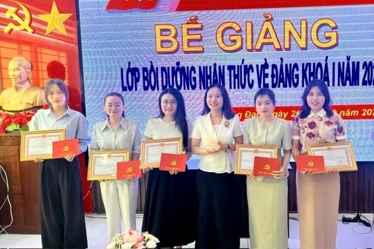 49 học viên các phường Hưng Đạo, Dương Kinh hoàn thành lớp bồi dưỡng nhận thức về Đảng