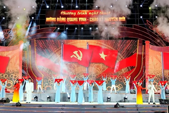 Brilliant art program celebrates 1st Hai Phong Party Congress success