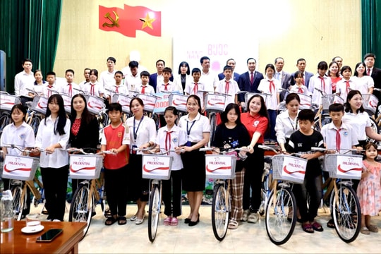 Trao 29 xe đạp tiếp sức học sinh vượt khó ở phường Tân Hưng