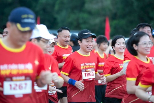 Sôi nổi Giải chạy 'Bước chân Đại hội - Nhịp đập di sản'