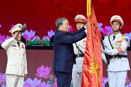 Công an nhân dân vì Đảng, vì dân