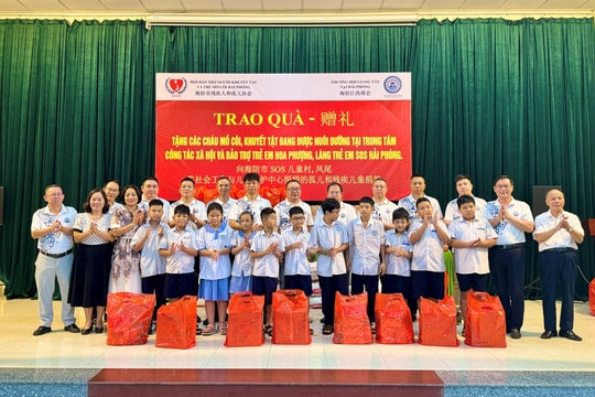 Gifts for people with disabilities and orphans in Hai Phong