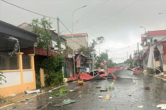 Nhiều địa phương ở Hải Phòng khẩn trương khắc phục hậu quả sau trận dông lốc