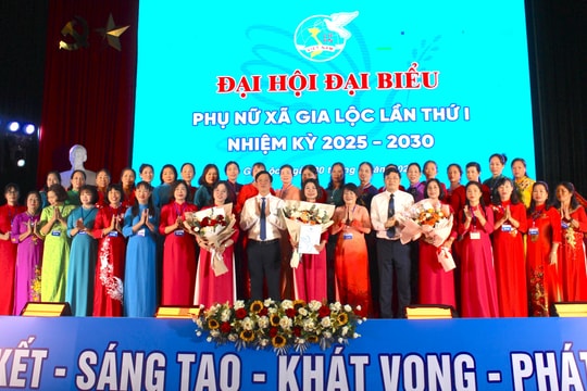 Đồng chí Phạm Văn Lập dự Đại hội điểm Hội Liên hiệp Phụ nữ xã Gia Lộc