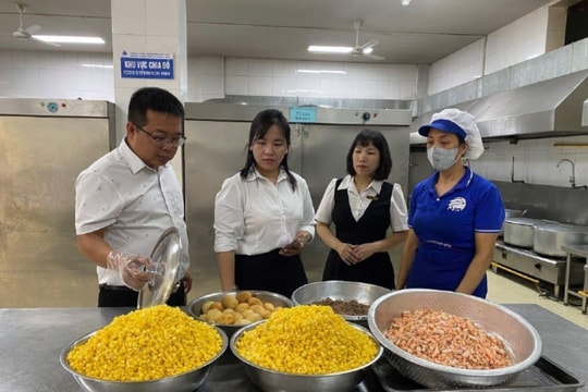 Cha mẹ đồng hành giám sát bữa ăn bán trú