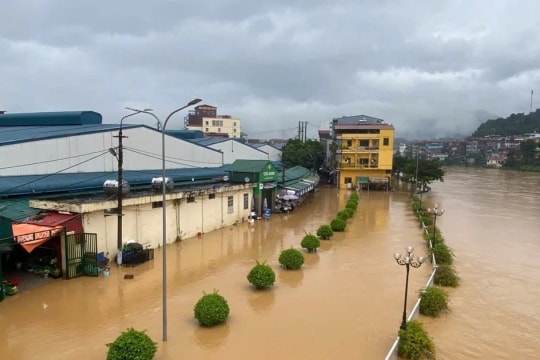 Bão số 10 và mưa lũ khiến 122 người thương vong, 137.140 nhà bị ngập, hư hỏng