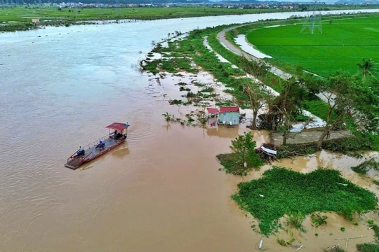 Hai Phong warned of floods on rivers