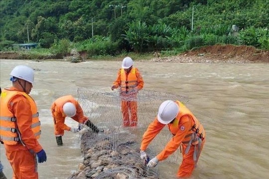 Thủ tướng chỉ đạo tập trung khắc phục nhanh hậu quả bão số 10, ổn định đời sống nhân dân