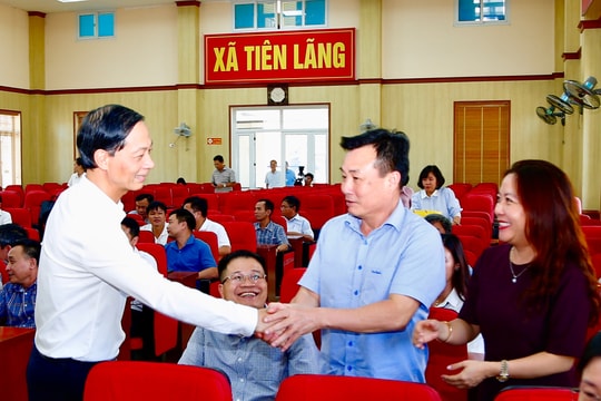 Phó Bí thư Thường trực Thành ủy Đỗ Mạnh Hiến tiếp xúc cử tri khu vực An Dương và Tiên Lãng