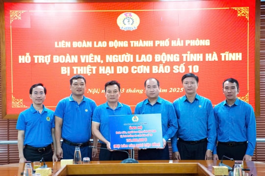 Liên đoàn Lao động thành phố Hải Phòng trao 900 triệu đồng hỗ trợ 6 địa phương bị thiệt hại do bão số 10