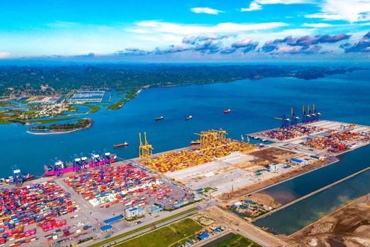 Ngành logistics Việt Nam trước sức ép chuyển đổi xanh