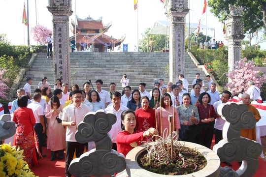 Tưởng niệm 686 năm ngày mất Nhân Huệ vương Trần Khánh Dư và khai hội đền Gốm
