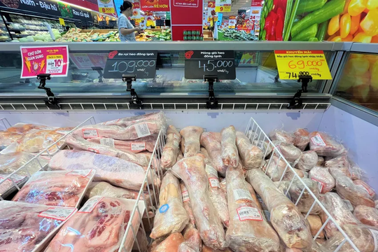 Nhập khẩu thịt lợn đông lạnh 8 tháng năm 2025 tăng gần gấp đôi cùng kỳ