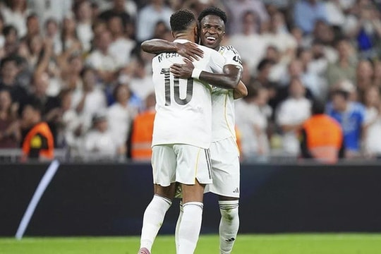 Real Madrid trở lại ngôi đầu La Liga trong ngày Barcelona thảm bại trước Sevilla