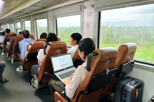 Chuyến tàu chở người dân từ tây sang đông Hải Phòng nhiều ưu đãi
