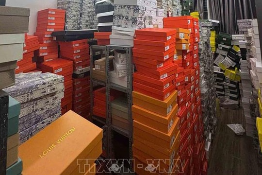 Phát hiện gần 6.000 sản phẩm giày dép giả nhãn hiệu nổi tiếng
