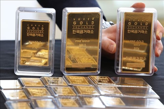 Giá vàng lần đầu vượt ngưỡng 4.000 USD/ounce