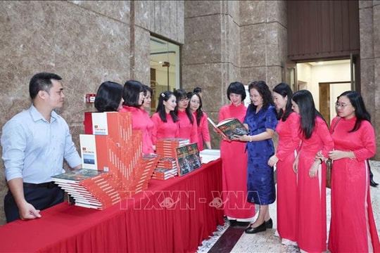Thông tấn xã Việt Nam ra mắt sách ảnh 'A80: Tổ quốc trong tim'