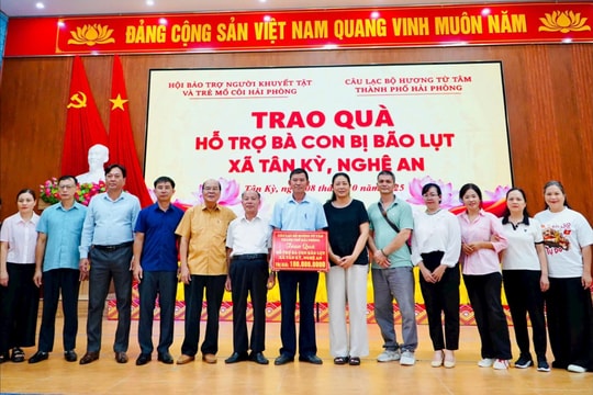 Tặng quà thương binh, bệnh binh, trẻ mồ côi tại các tỉnh Nghệ An, Thanh Hóa, Hưng Yên