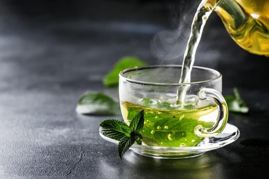 Điều gì xảy ra khi bạn uống hơn 5 tách trà xanh mỗi ngày?