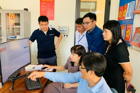 Công chức xã An Quang, xã An Khánh tăng cường lập hồ sơ công việc điện tử