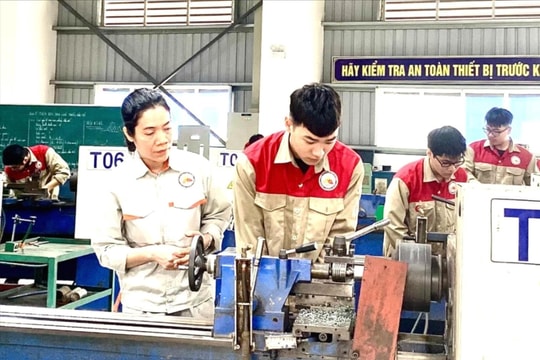 Khích lệ đội ngũ nhà giáo giáo dục nghề nghiệp vững tay nghề, sáng tạo trong giảng dạy