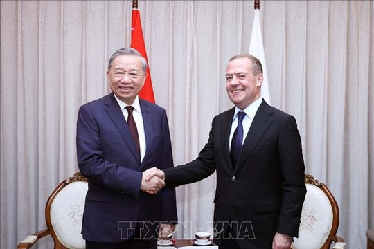 Tổng Bí thư Tô Lâm gặp Chủ tịch Đảng Nước Nga Thống nhất Dmitry Medvedev