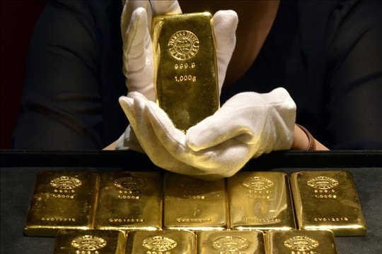 Điều gì khiến giá vàng, bitcoin và cổ phiếu đồng loạt phá kỷ lục?