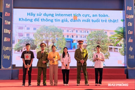 Hơn 2.000 học sinh Trường THPT Trần Nguyên Hãn hưởng ứng Chiến dịch 'Không một mình'